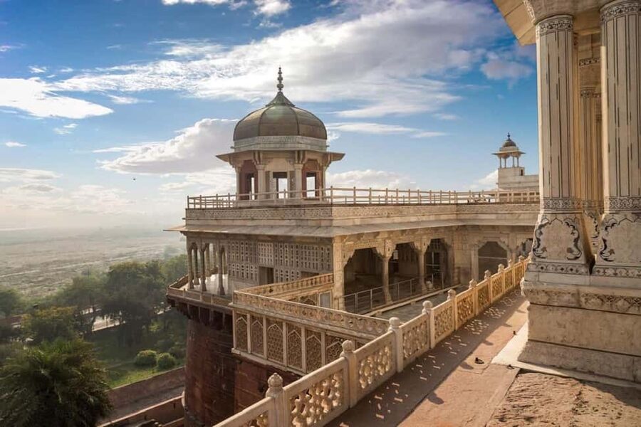 From Delhi: Taj Mahal & Agra Day Trip by Superfast Train - What the private guide adds