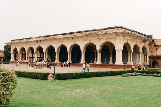 From Delhi : Taj Mahal & Agra Fort Tour by Luxury Express Train - Agra Fort in a compact 60 minutes
