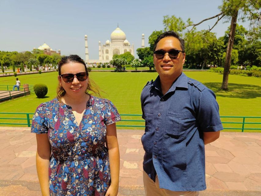 From Delhi: Taj Mahal Luxury Day Tour By Superfast Train - A five-star lunch gives you a proper pause