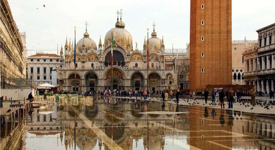 From Florence: Explore Venice in a Full Day Tour by Train - First views of Venice from the vaporetto