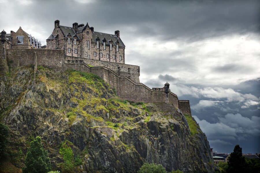 From London: Day Trip to Edinburgh by Rail with Castle Entry - The train ride and the first class choice