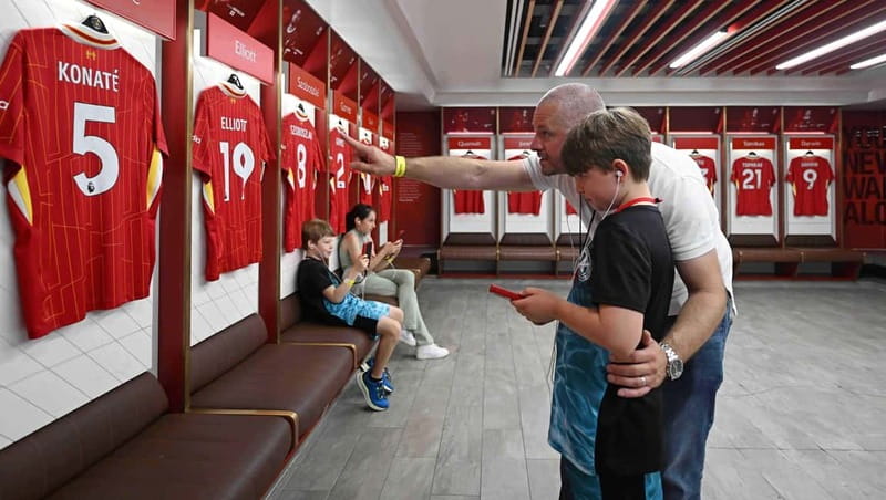 From London: Liverpool FC Stadium & Museum Rail Day Tour - Free time at Albert Dock and Liverpool’s waterfront