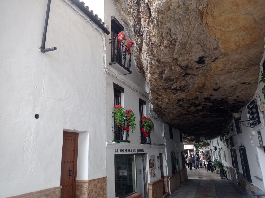 From Málaga: Ronda+Setenil de las Bodegas with Little Train - Why Ronda and Setenil work so well together