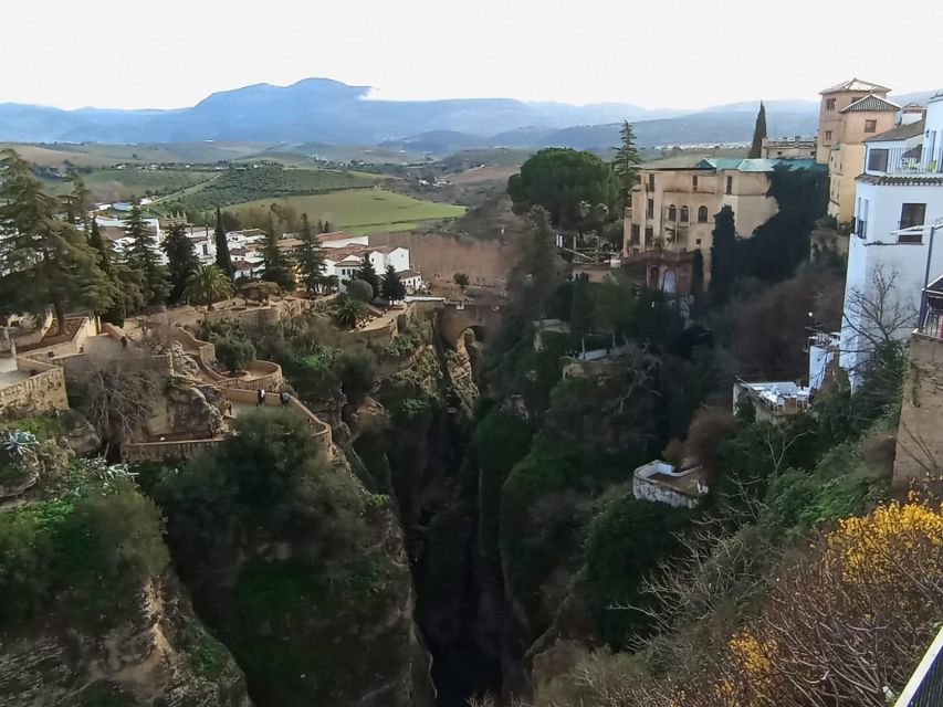From Málaga: Ronda+Setenil de las Bodegas with Little Train - Walking, weather, and practical comfort