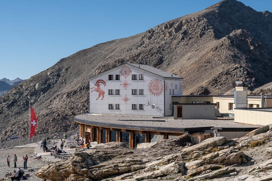 From Milan: Bernina Red Train & Lunch with Mountain Views - Riding the cable car to Diavolezza