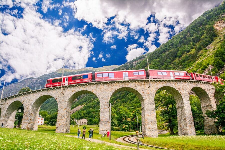 From Milan: Lake Como Cruise, St. Moritz & Bernina Red Train - What to bring and how to eat