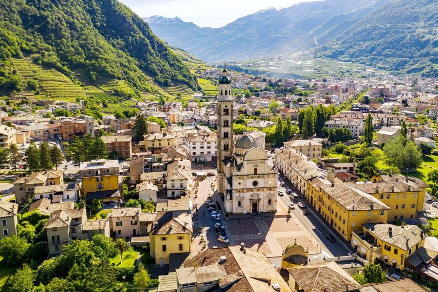 From Milan: St Moritz & Alps Day Trip with Bernina Red Train - Guides can make or break a tightly timed day