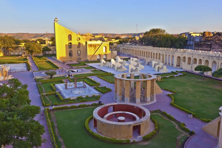 From New Delhi: Jaipur Tour by Fast Train or by Private Car - Guides who make a packed day easier