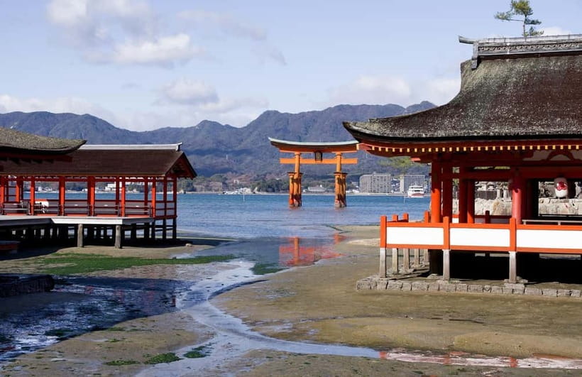 From Osaka: Hiroshima and Miyajima Day Trip by Bullet Train - One hundred minutes to explore Miyajima