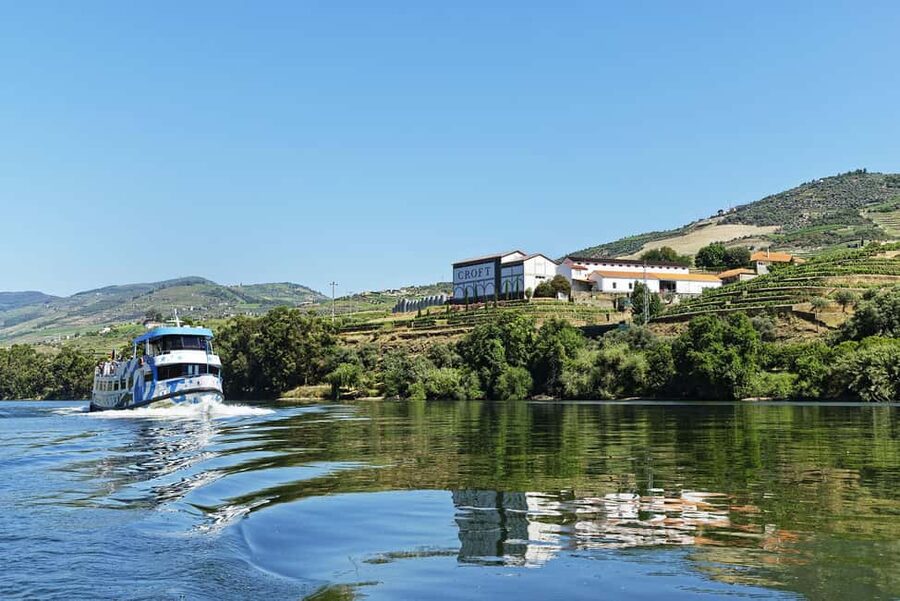 From Porto: Wine Tasting with Lunch at a Quinta, Cruise, and Train Ride - A Family Lunch at Quinta da Laceira