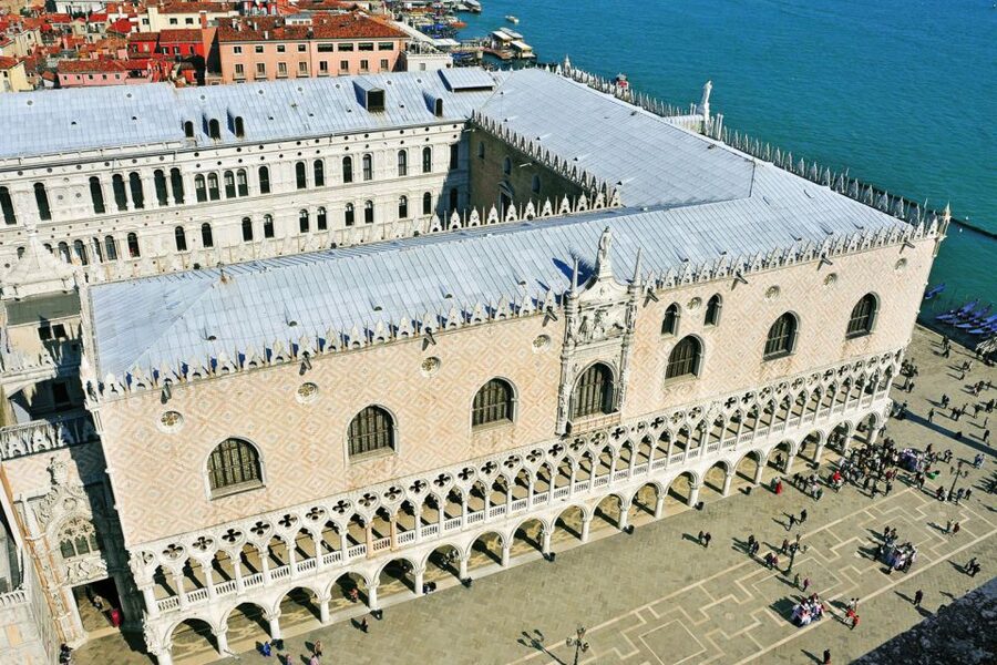 From Rome: Day Trip to Venice by High-Speed Train - Your first look at Venice from the vaporetto