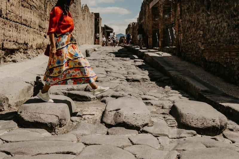 From Rome: Pompeii Ruins Tour with Expert Guide & Fast Train - The welcome and ticket handoff in Naples
