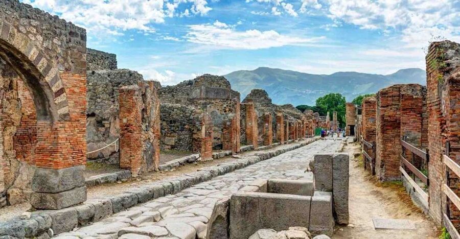 From Sorrento: Pompeii and Vesuvius Tour by Express Train - Starting at Tempio Travel in Sorrento