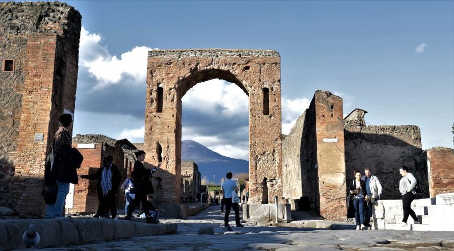 From Sorrento: Pompeii and Vesuvius Tour by Express Train - The Campania Express ride to Pompeii