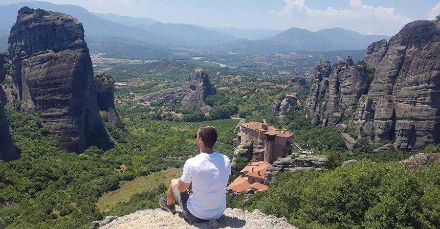 From Thessaloniki: Train Trip to Meteora & Monastery Tour - Seeing all six monasteries from the cliffs