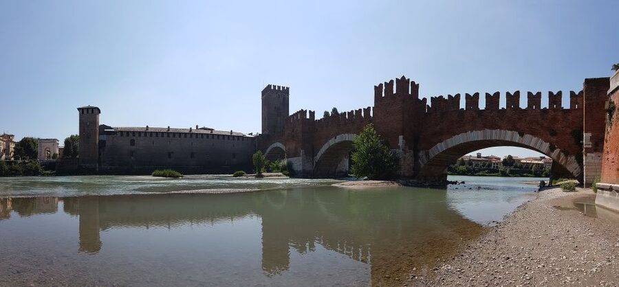 From Venice: Day Trip to Verona by Train with Guided Tour - Meeting your guide at Santa Lucia Station