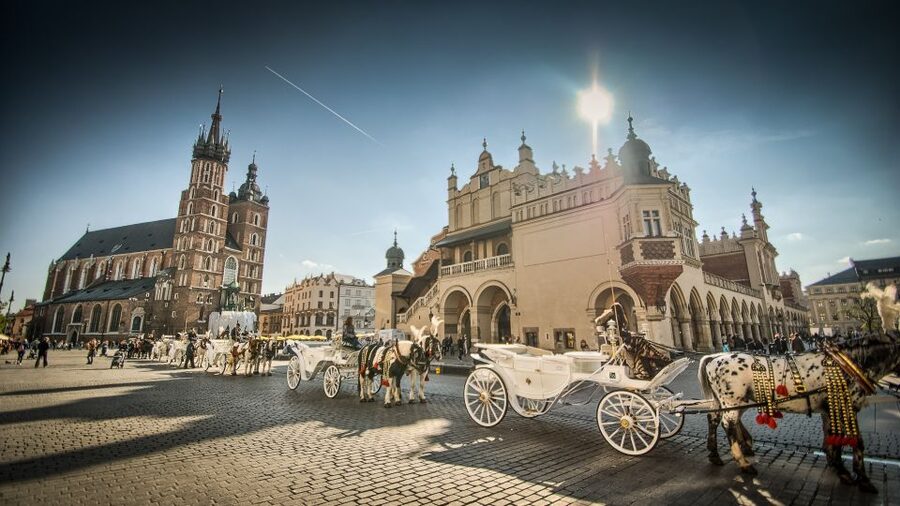 From Warsaw: Krakow Sightseeing Tour by Express Train - Kazimierz and Poland’s oldest synagogue