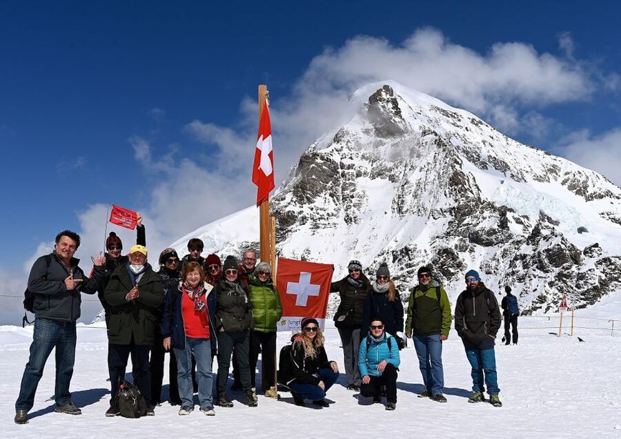 From Zurich or Lucerne: 2-Day Jungfraujoch Tour - Day one: crossing the Bernese Oberland by coach