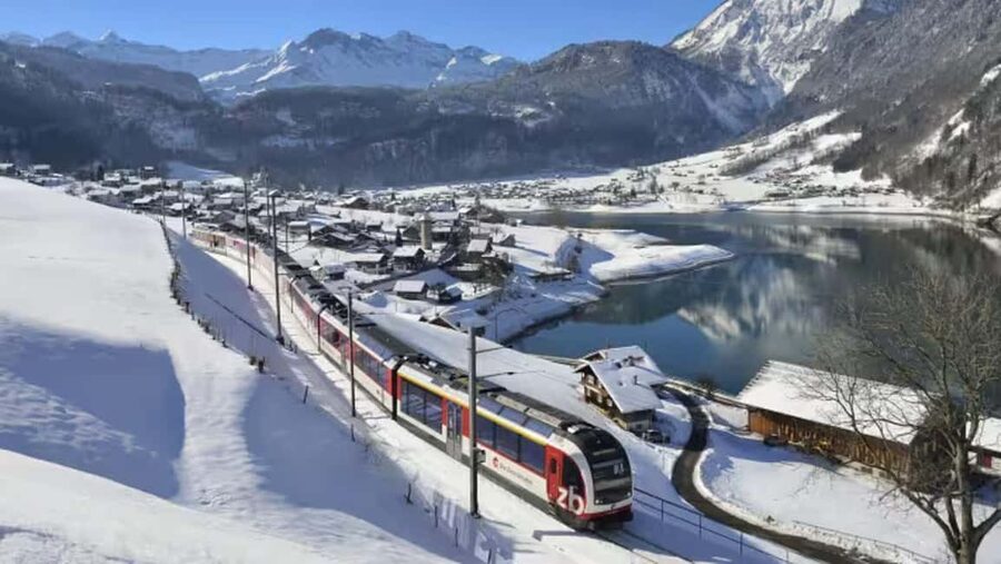 From Zurich: Premium Panoramic Train, Lucerne & Interlaken - Meeting your guide at Zurich HB
