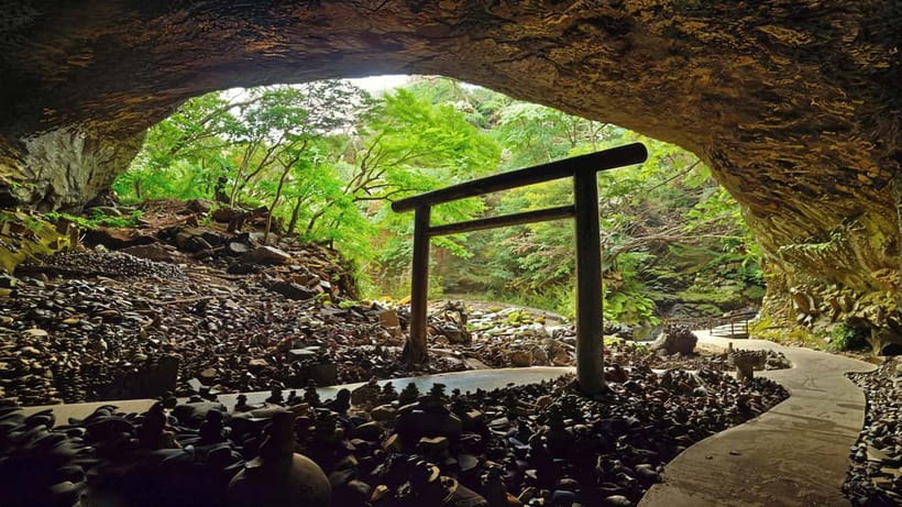 Fukuoka: Takachiho Gorge, Amano Iwato & Scenic Train Tour - Why Takachiho makes a worthwhile day trip from Fukuoka