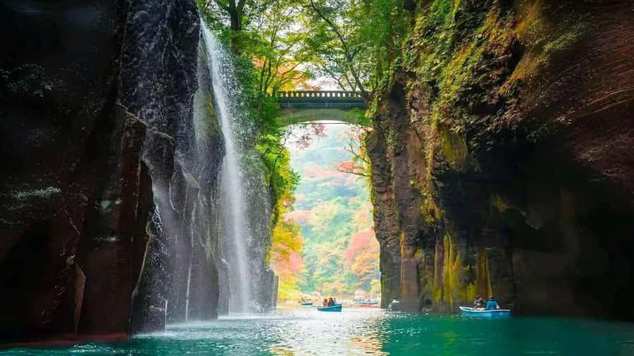 Fukuoka: Takachiho Gorge & Scenic Railway One Day Tour - Amano Yasugawara and the stone towers