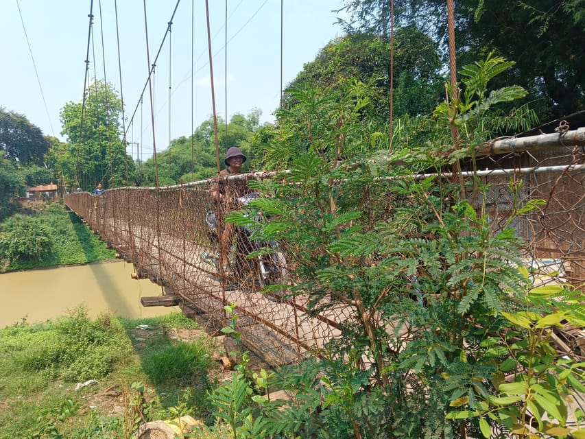 Full-day: Handicraft, Bamboo train, Killing cave, Bat Cave - Battambang’s center, colonial buildings, and Ta Dambong Kro Nhong