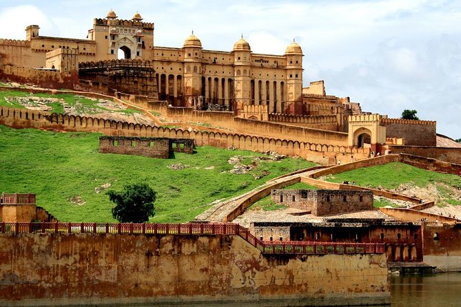 Full Day Jaipur (Pink City) Tour from Delhi by Express Train - Breakfast on the Air-Conditioned Express Train