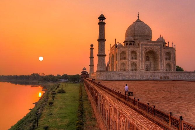 Full Day Taj Mahal Tour by Gatimaan Express Train - The private car and guide setup