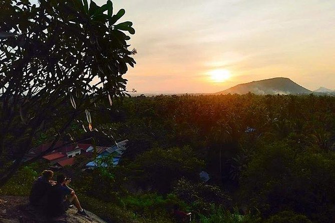 Full Day-Tour: Handicraft, Bamboo train, Killing cave. Bat cave - Wat Ek Phnom, an old temple in open countryside