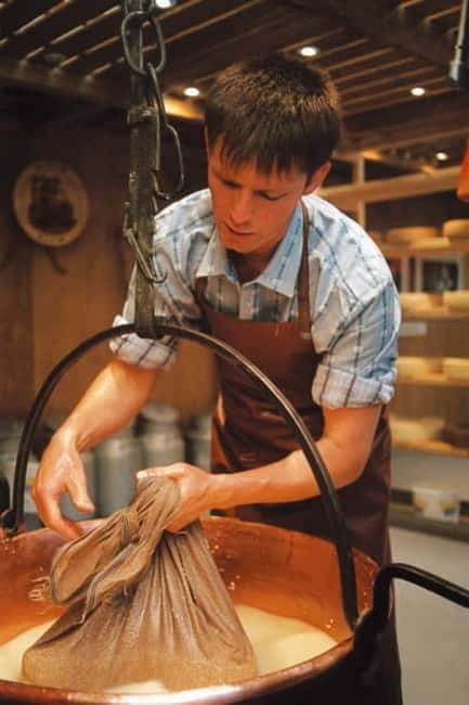 Geneva: Gruyères Tour with Chocolate, Cheese & Golden Train - A Swiss food tour with a train ride attached