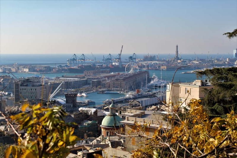 Genoa: Guided Panoramic City Tour with Funicular - Walking the old creuze