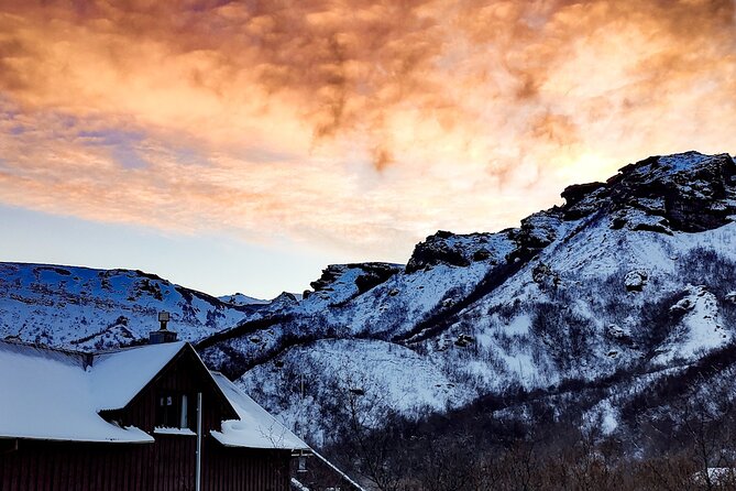 Glacier Express Jeep & Hiking Tour - Local Icelandic Guide - Small-group atmosphere and practical expectations
