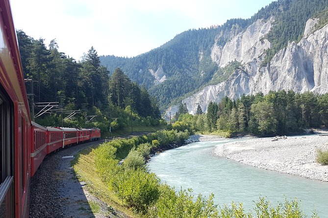 Glacier Express Panoramic Train Round Trip in one Day Private Tour from Luzern - What the private guide adds