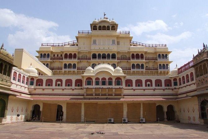 Golden Triangle 2-Day Tour to Agra and Jaipur from Delhi by Train - Day two: Amber Fort before the city center
