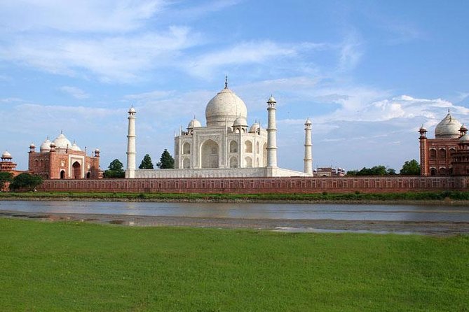 Golden Triangle 2-Day Tour to Taj Mahal, Agra and Jaipur from Delhi by Rail - Jaipur’s lake palace and pink facade