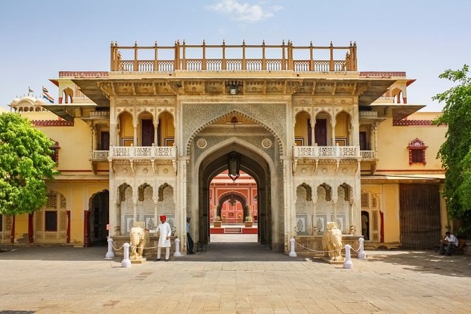 Golden Triangle 2-Day Tour to Taj Mahal, Agra and Jaipur from Delhi by Rail - Shopping in Jaipur before the train home