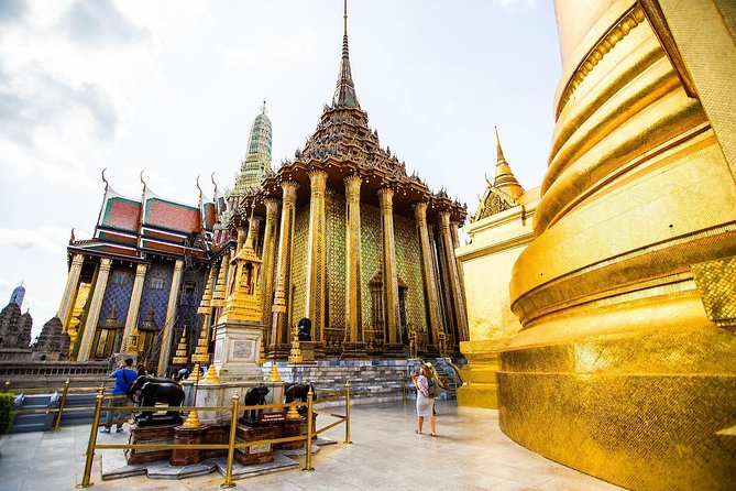 Grand Palace, Damnoen Floating Market & Maeklong Railway Market Tour – Full Day - Maeklong Railway Market and the one-minute scramble
