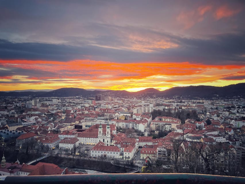Graz: Funicular Ride & Schlossberg Picnic Experience - Opening the basket: Styria on a picnic blanket