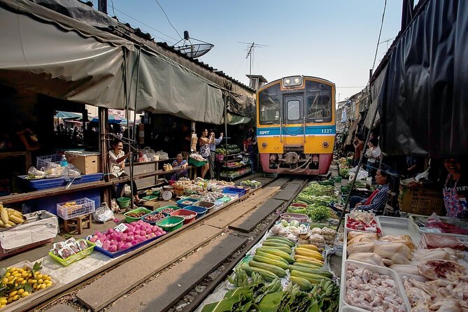 Half Day Railway Market and Damnoen saduak Floating Market tour - Two markets, two very different kinds of Thailand