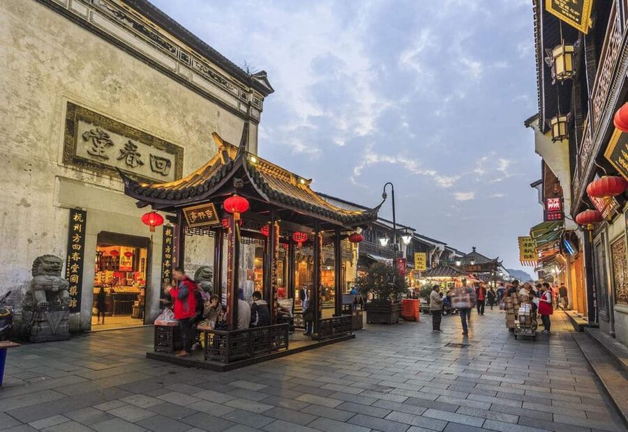 Hangzhou Private One Day Trip from Shanghai by Bullet Train - Hefang Street for old Hangzhou atmosphere