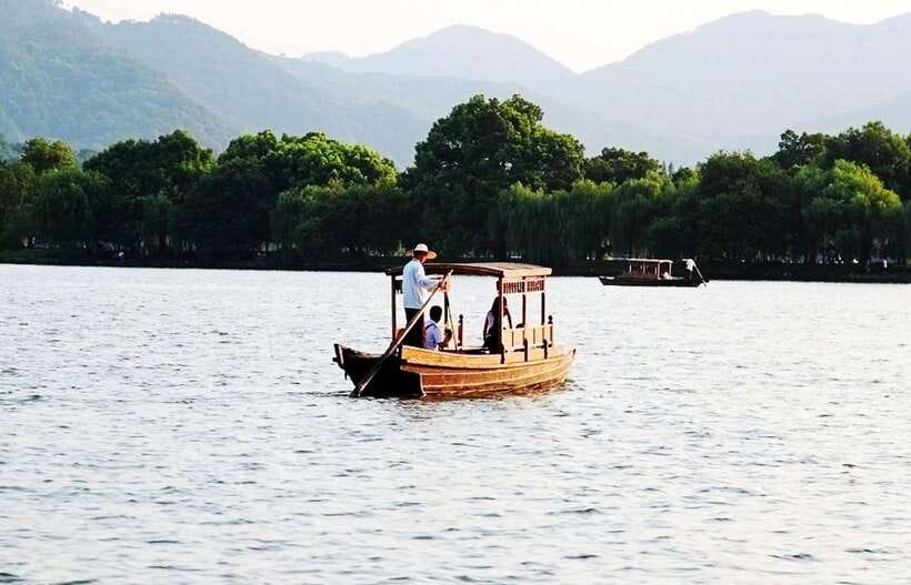 Hangzhou Private One Day Trip from Shanghai by Bullet Train - Feilai Peak: caves, carvings, and stone Buddhas