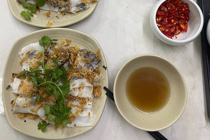 Hanoi: 7 Tasting Street Food Walking Tour and Train Street - Why this tour works as a first taste of Hanoi