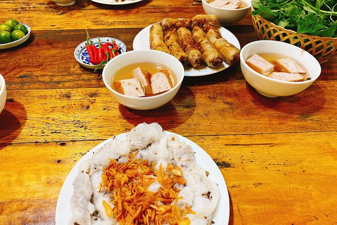 Hanoi: 7 Tasting Street Food Walking Tour and Train Street - What $35 includes, and what it does not