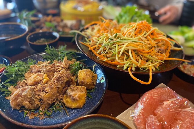 Hanoi: 7 Tasting Street Food Walking Tour and Train Street - Guide quality can shape the whole evening