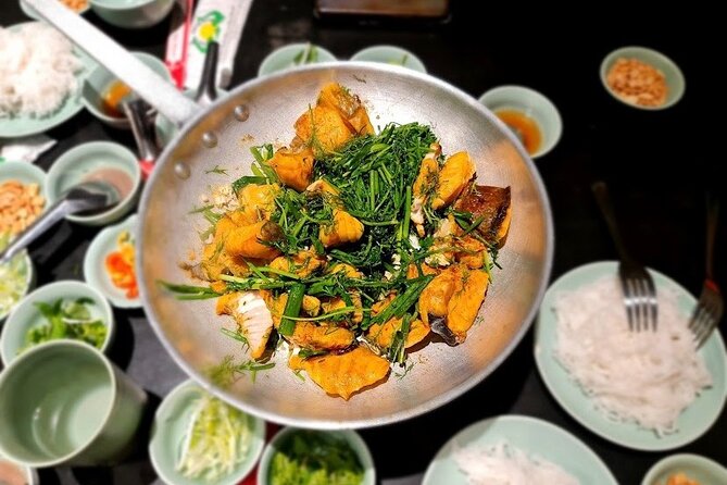 Hanoi: 7 Tasting Street Food Walking Tour and Train Street - Who should book this food walk