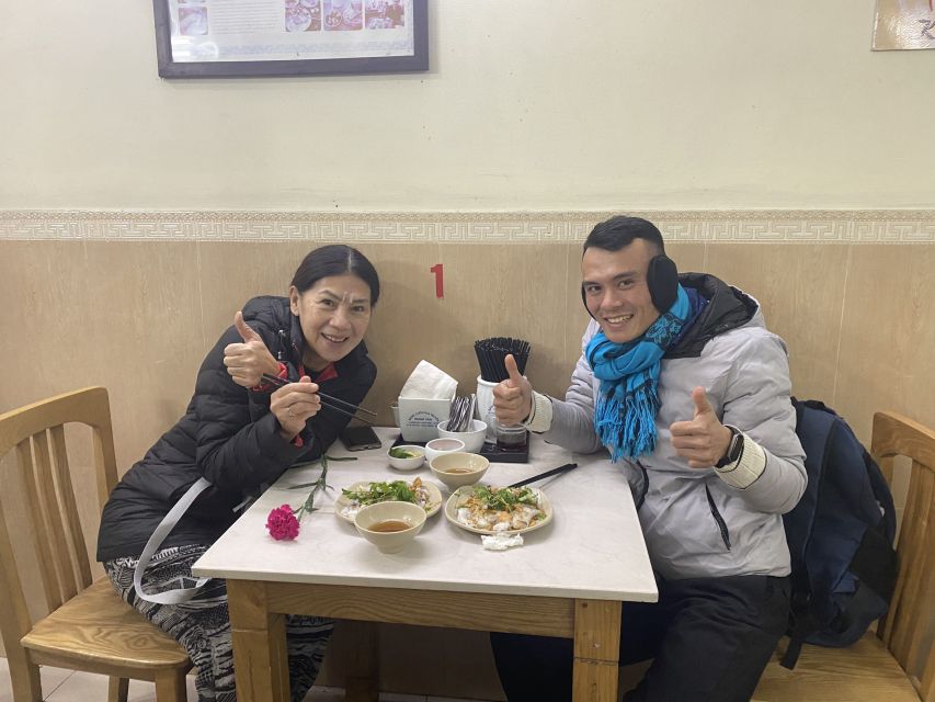 Hanoi: 7 Tastings Street Food Tour with Train Street - Small group or private tour?