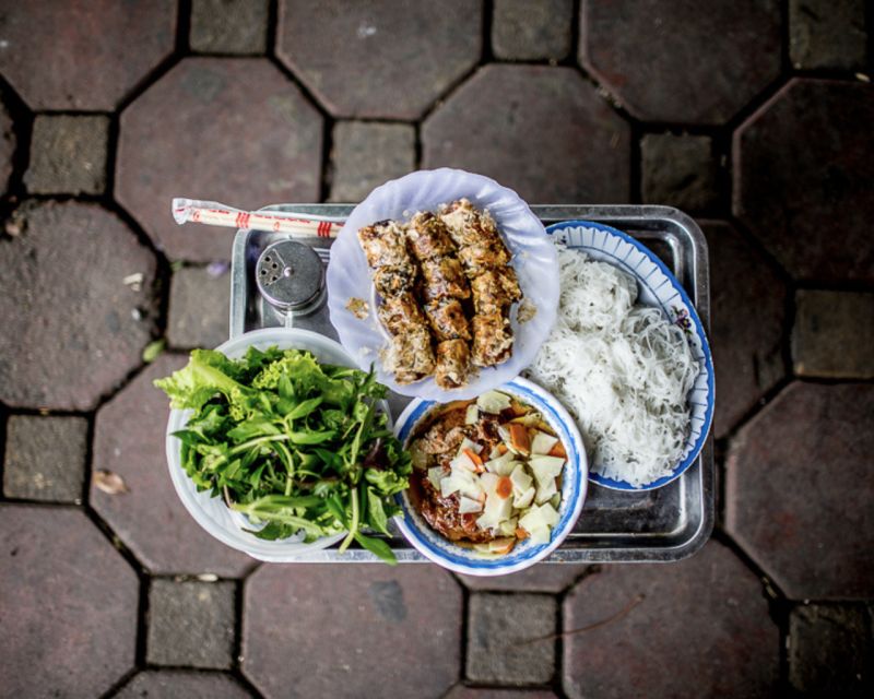 Hanoi: 7 Tastings Street Food Tour with Train Street - Seven tastes across Hanoi’s Old Quarter