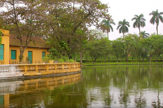 Hanoi All-In-One Tour: Highlights & Train Street & Culture & Fun - One Pillar Pagoda and Dien Huu Pagoda