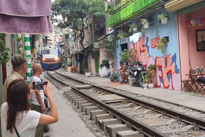 Hanoi All-In-One Tour: Highlights & Train Street & Culture & Fun - The afternoon local stop near the cathedral