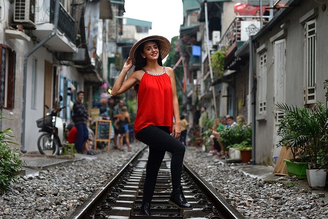 Hanoi: Bat Trang Pottery class & Train Street Private Tour - What the $55.30 price really covers